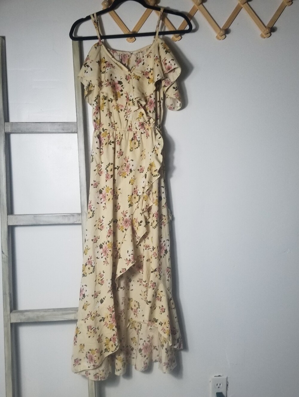 BLUSH WOMEN'S TAN WITH PINK AND YELLOW FLORAL DESIGN DRESS SIZE SMALL